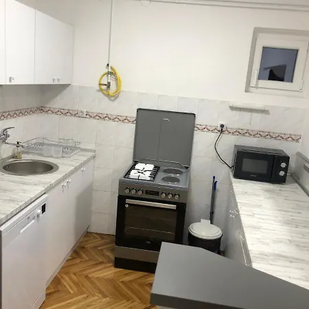 Apartment Champion