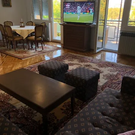 Apartament Champion *